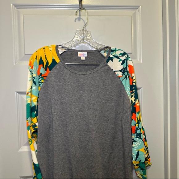 LuLaRoe Grey Floral Print Raglan Sleeves Randy Top size 3XL - Picture 5 of 8